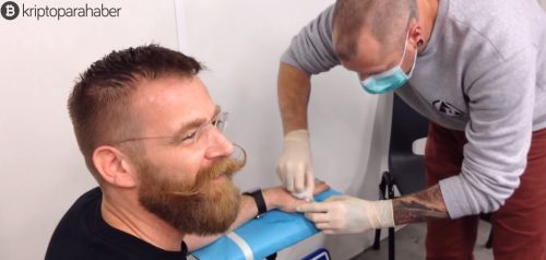 Artık Bitcoin’leri saklamak için cilt altına çip taktırılıyor