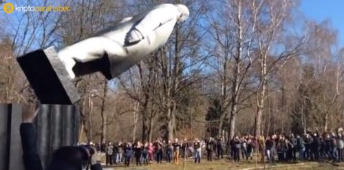 Dünyada bir ilk: Satoshi Nakamoto’nun heykeli dikiliyor