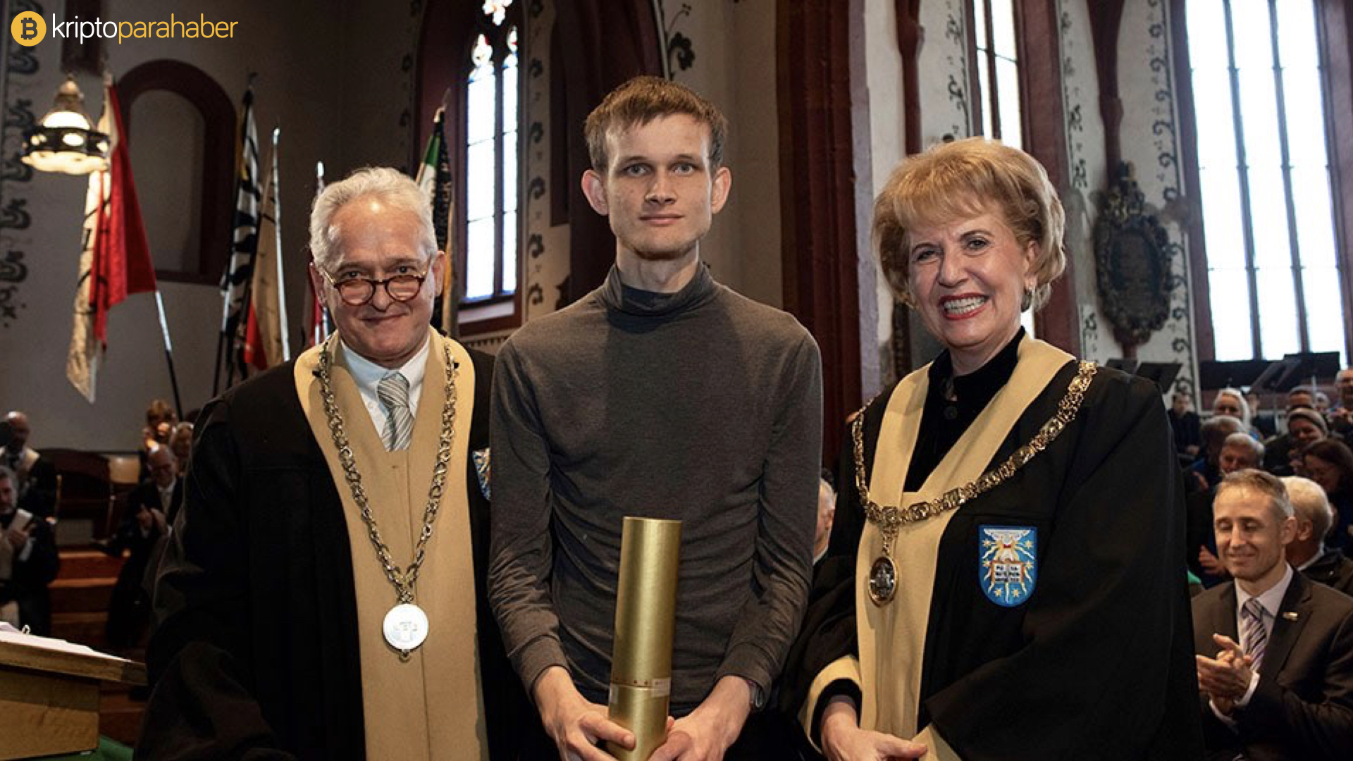 Vitalik Buterin fahri doktora ile ödüllendirildi.